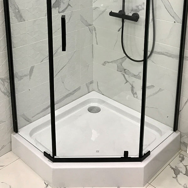 Душевой уголок AVS Трапеция 100x100 профиль черный матовый, стекло прозрачное Душевой уголок AVS Трапеция 100x100 профиль черный матовый, стекло прозрачное