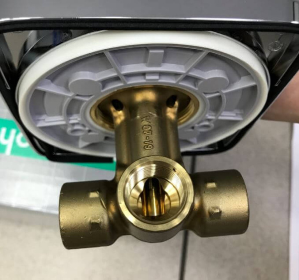 Скрытая часть смесителя для душа Hansgrohe 13620180